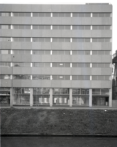 802922 Gezicht op de voorgevel van het kantoorgebouw Catharijneborch (Catharijnesingel 55) te Utrecht.